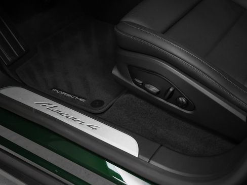 New 2025 Porsche Macan 4 Electric image 31