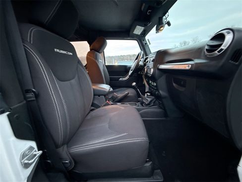 Used 2015 Jeep Wrangler Rubicon w/ Power Convenience Group image 23