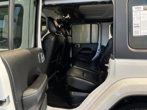 Used 2021 Jeep Wrangler Unlimited Sahara w/ Cold Weather Group image 33