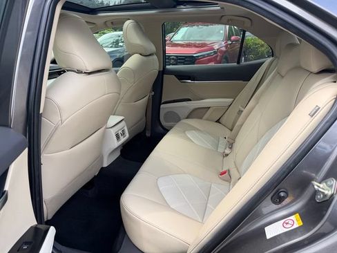 Used 2018 Toyota Camry XLE FWD image 14