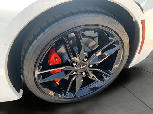 Used 2019 Chevrolet Corvette Stingray Coupe w/ Carbon Flash Badge Package RWD image 25