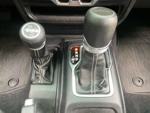 Used 2021 Jeep Gladiator Overland w/ Cold Weather Group AWD/4WD image 34