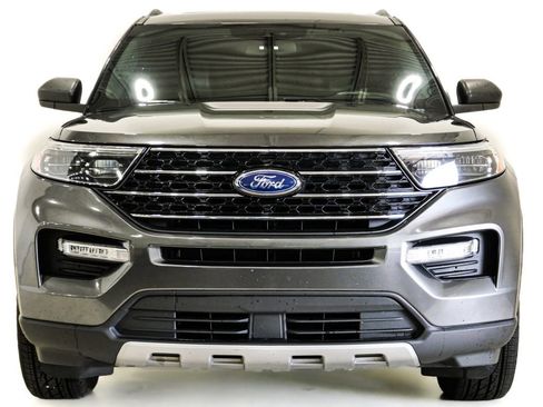 Used 2020 Ford Explorer XLT w/ Equipment Group 202A AWD/4WD image 2