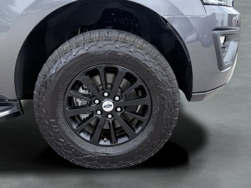 Used 2018 Ford Expedition Max XLT w/ Equipment Group 202A RWD image 10