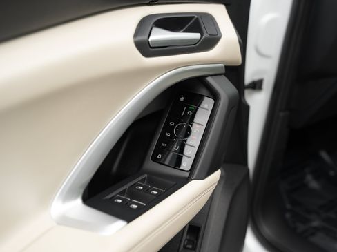 Certified 2025 Audi Q5 Premium AWD/4WD image 16