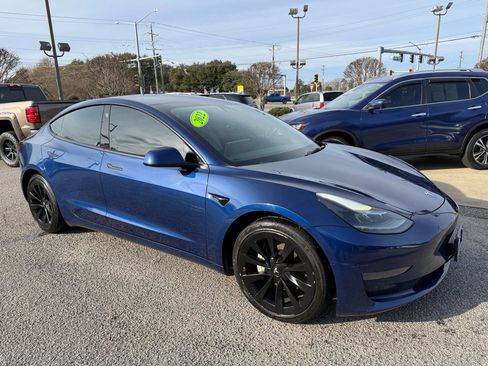 Used 2022 Tesla Model 3 Standard Range image 37