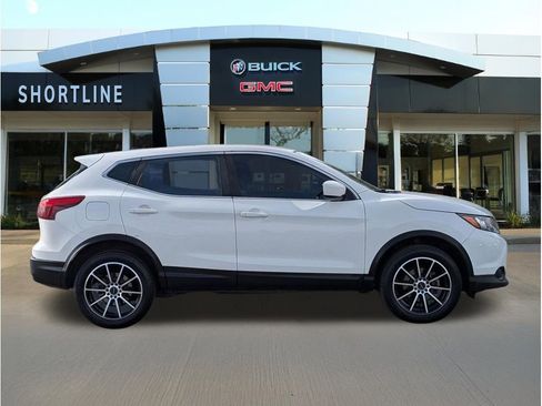 Used 2018 Nissan Rogue Sport S AWD/4WD image 2
