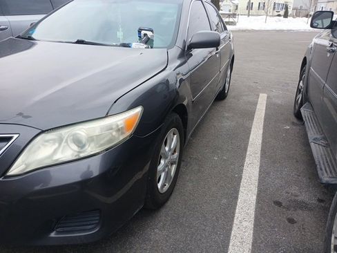 Used 2011 Toyota Camry LE w/ LE Extra-Value Pkg image 2