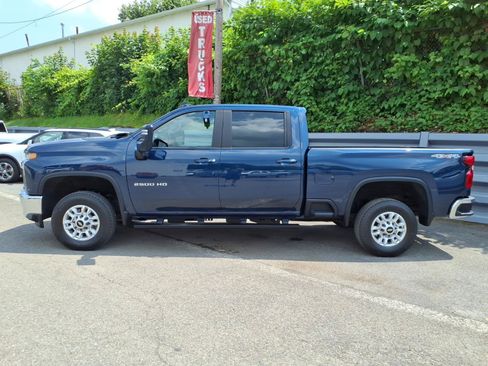 Used 2022 Chevrolet Silverado 2500 LT w/ Convenience Package AWD/4WD image 5