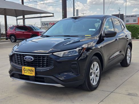 Used 2023 Ford Escape Active FWD image 3