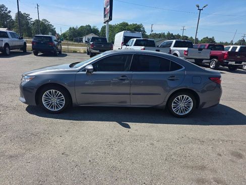Used 2013 Lexus ES 350 w/ Luxury Pkg FWD image 2