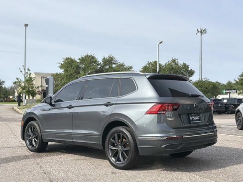 Used 2023 Volkswagen Tiguan SE w/ Panoramic Sunroof Package FWD image 11