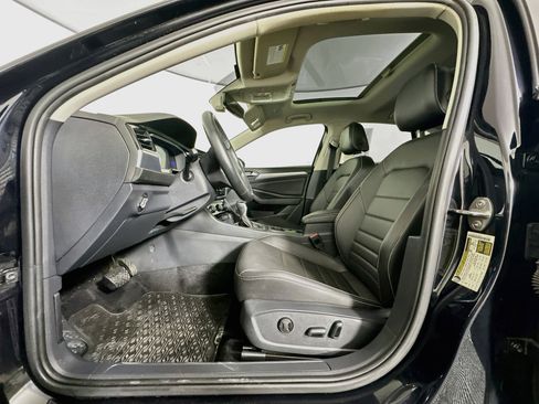 Used 2024 Volkswagen Jetta SE w/ Panoramic Sunroof Package FWD image 13