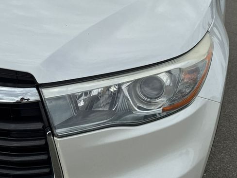 Used 2016 Toyota Highlander XLE AWD/4WD image 12