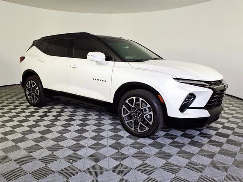 Used 2023 Chevrolet Blazer RS w/ Driver Confidence II Package image 3