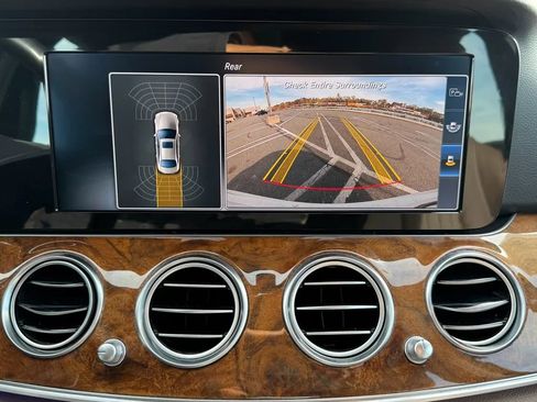 Used 2017 Mercedes-Benz E 300 4MATIC image 15