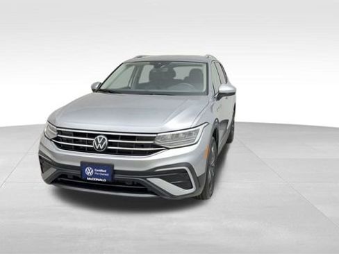 Certified 2024 Volkswagen Tiguan SE image 8