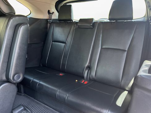 Used 2025 Toyota Highlander XLE AWD/4WD image 15