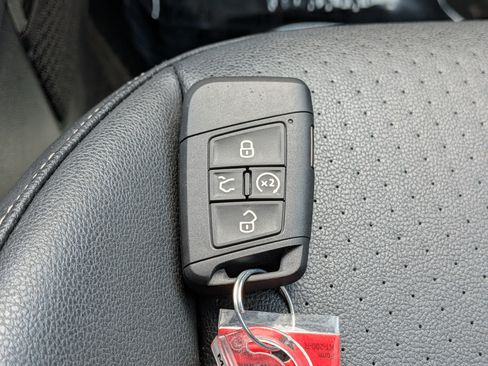 Used 2023 Volkswagen Tiguan SE R-Line FWD image 32
