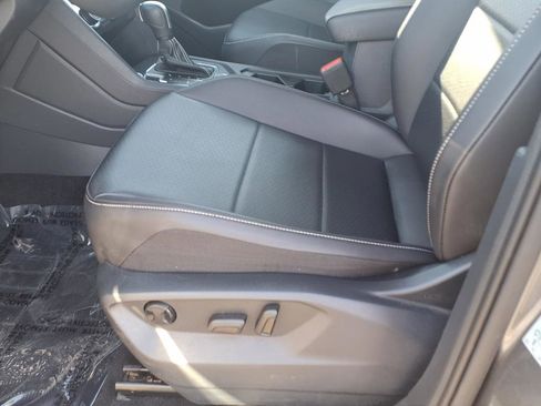 Used 2021 Volkswagen Tiguan SE w/ Panoramic Sunroof Package image 9