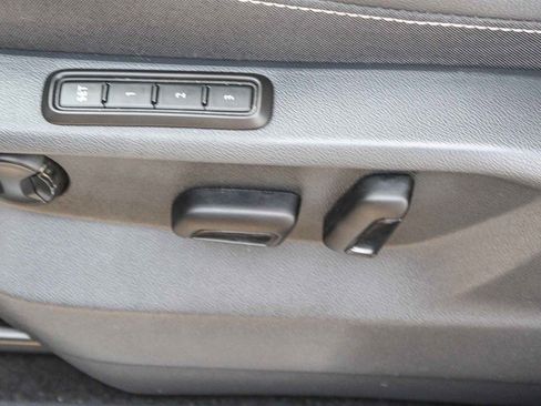 Used 2022 Volkswagen Tiguan SEL R-Line image 21