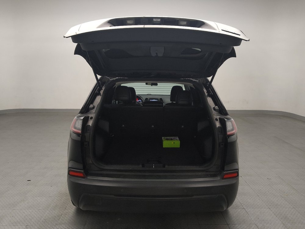 Used 2019 Jeep Cherokee Latitude Plus FWD image 29