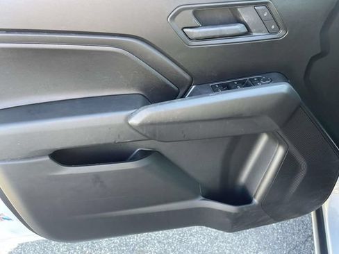 Used 2025 Chevrolet Colorado W/T RWD image 16