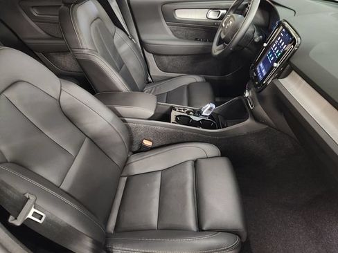 Certified 2026 Volvo XC40 B5 Plus AWD/4WD image 3