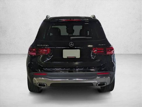 Used 2025 Mercedes-Benz GLB 250 4MATIC image 9