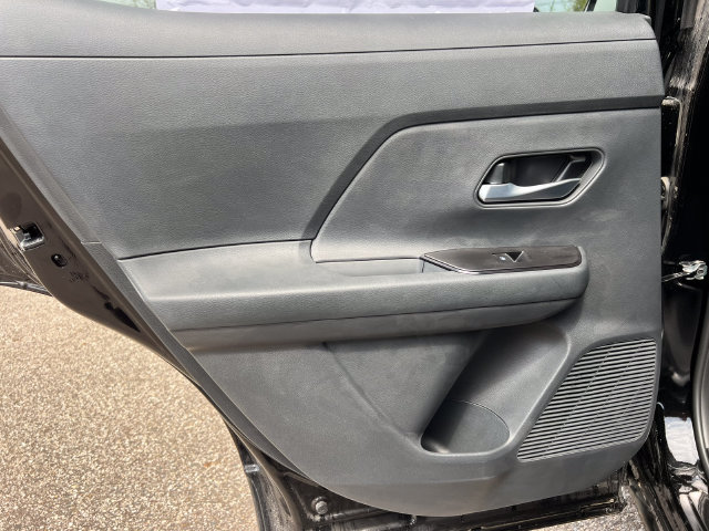 Used 2026 Nissan Kicks SR w/ Cold Weather Package FWD image 30
