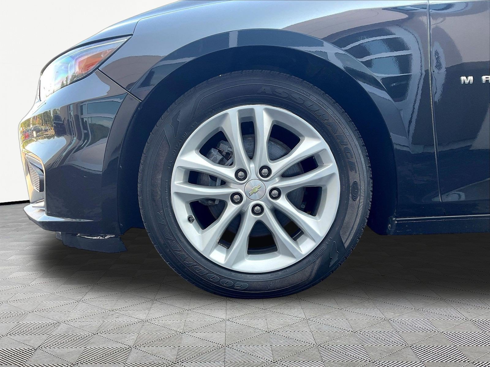 Used 2017 Chevrolet Malibu LT FWD image 33