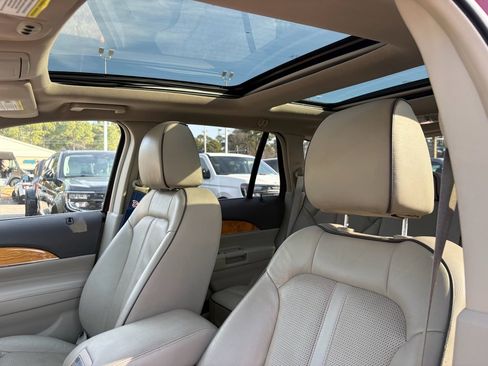 Used 2013 Lincoln MKX AWD image 16