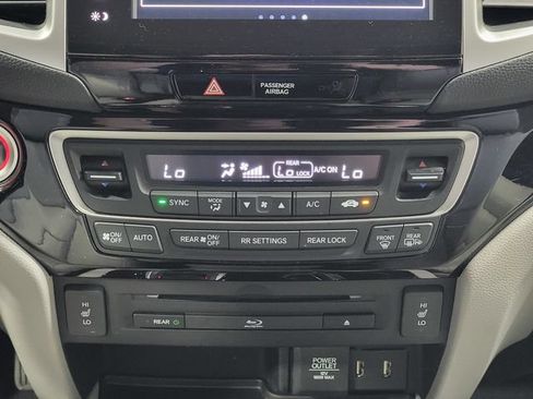 Used 2017 Honda Pilot Touring image 21