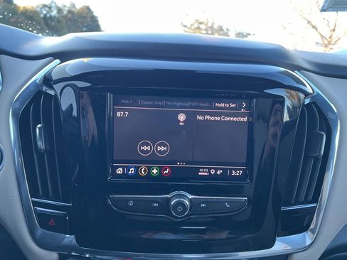 Used 2023 Chevrolet Traverse LS image 18