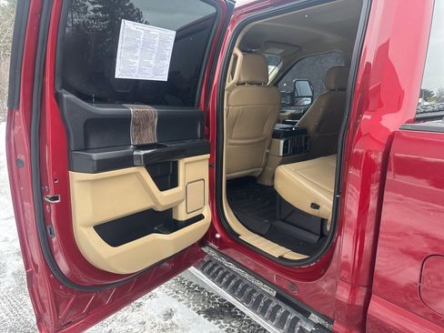 Used 2019 Ford F250 Lariat w/ Chrome Package image 28