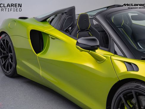 Used 2025 McLaren Artura Spider image 3