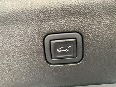 Used 2023 Buick Enclave Premium FWD image 9