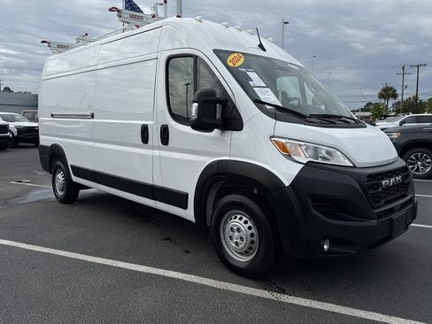 Used 2024 RAM ProMaster 2500 w/ Safety Group FWD image 2