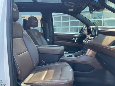 Used 2023 Chevrolet Suburban High Country w/ Premium Package 2 AWD/4WD image 11