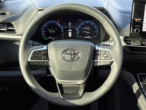 Used 2025 Toyota Sienna XLE Woodland Edition AWD/4WD image 16