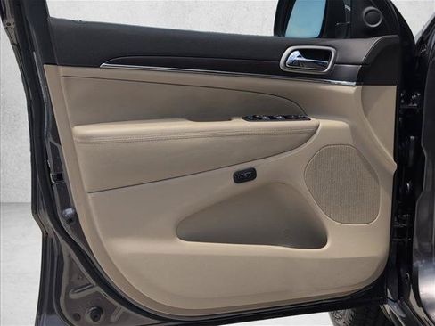 Used 2015 Jeep Grand Cherokee Overland AWD/4WD image 9