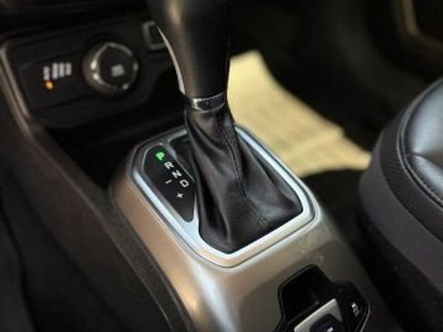 Used 2018 Jeep Renegade Limited w/ UConnect 8.4 Nav Group image 28