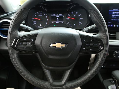 Used 2024 Chevrolet Trax LS FWD image 13