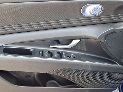 Certified 2025 Hyundai Elantra SEL FWD image 16