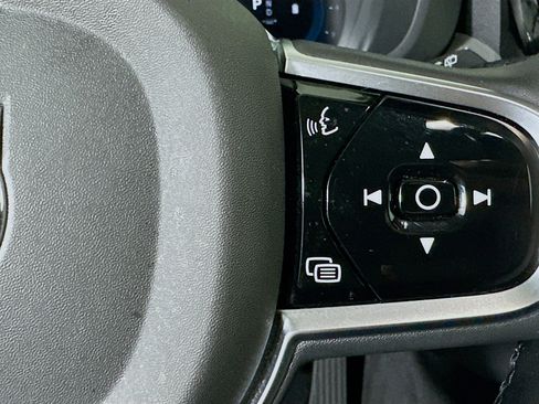 Used 2025 Volvo XC60 B5 Plus image 17