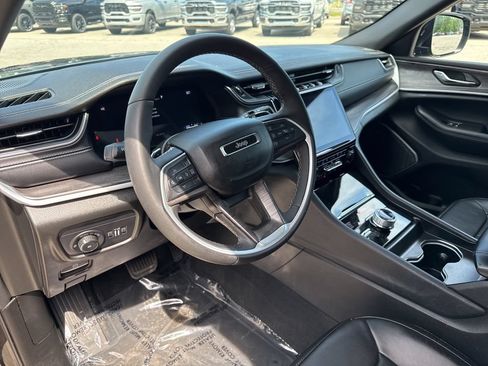 Used 2024 Jeep Grand Cherokee L Limited w/ Luxury Tech Group II AWD/4WD image 2