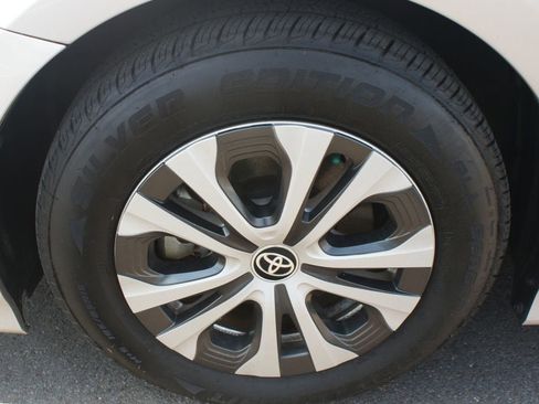 Used 2021 Toyota Prius Prime XLE image 27