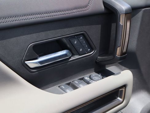 Certified 2025 GMC Hummer EV 3X AWD/4WD image 24