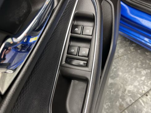 Used 2017 Chevrolet Cruze LT w/ Convenience Package image 7