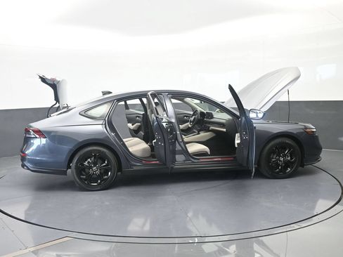 Used 2025 Honda Accord SE image 71